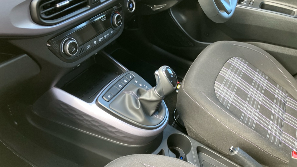 Hyundai i10 1.2 [79] Premium 5dr Auto [Nav] Petrol Hatchback - Image 13