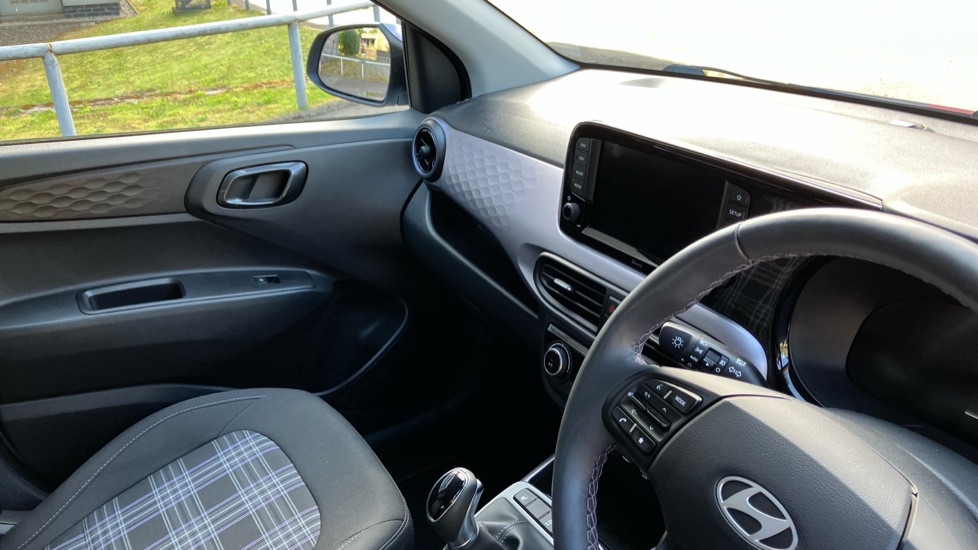 Hyundai i10 1.2 [79] Premium 5dr Auto [Nav] Petrol Hatchback - Image 14