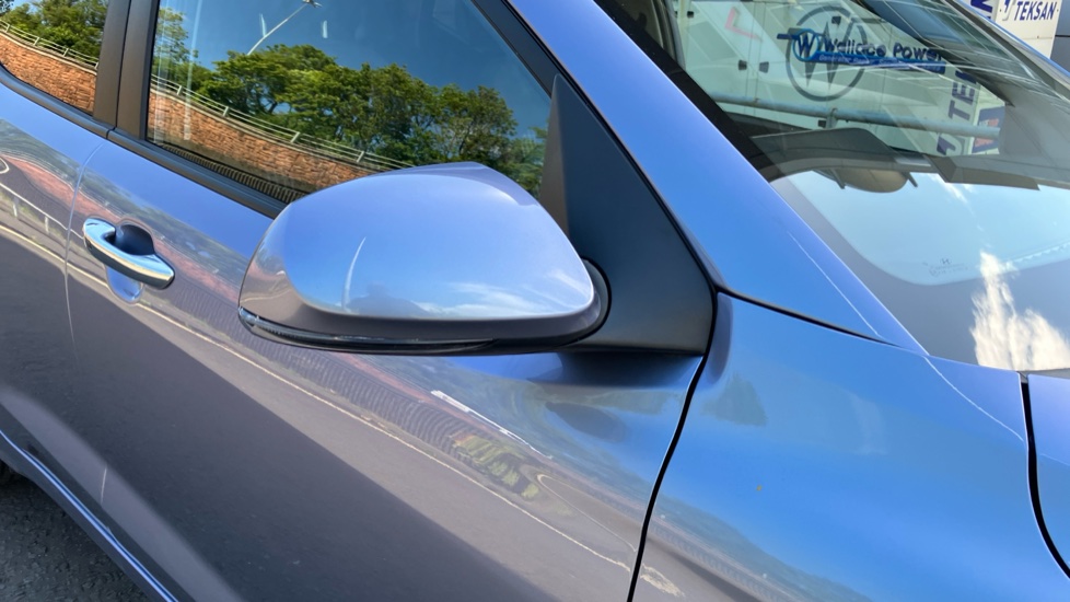 Hyundai i10 1.2 [79] Premium 5dr Auto [Nav] Petrol Hatchback - Image 22