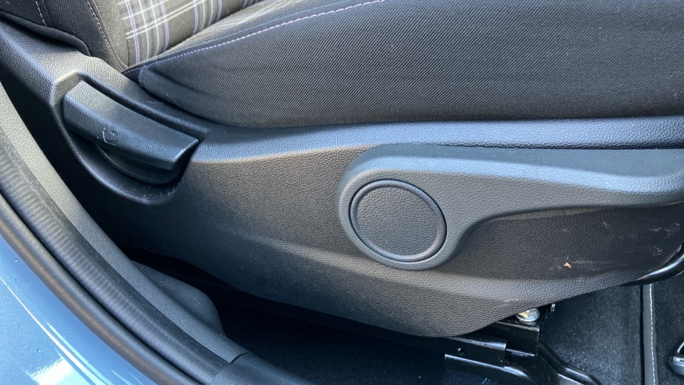 Hyundai i10 1.2 [79] Premium 5dr Auto [Nav] Petrol Hatchback - Image 29