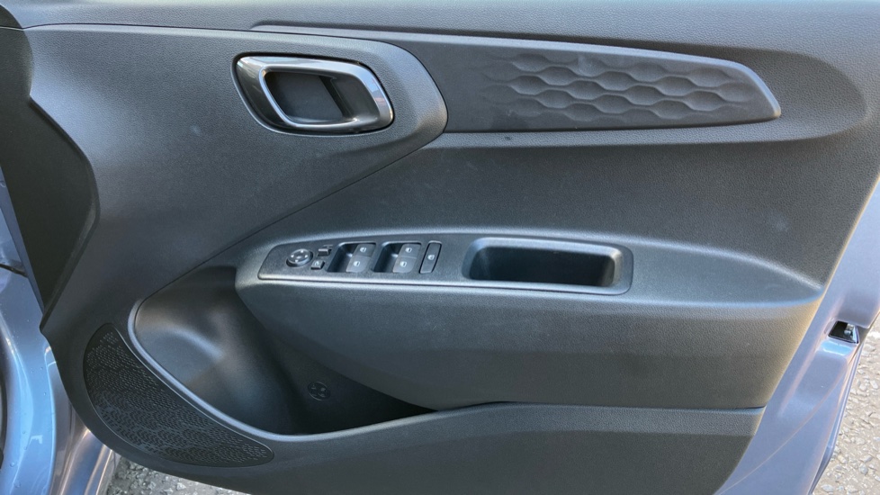 Hyundai i10 1.2 [79] Premium 5dr Auto [Nav] Petrol Hatchback - Image 31