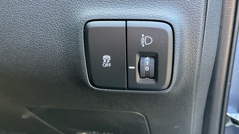 Hyundai i10 1.2 [79] Premium 5dr Auto [Nav] Petrol Hatchback - Image 38