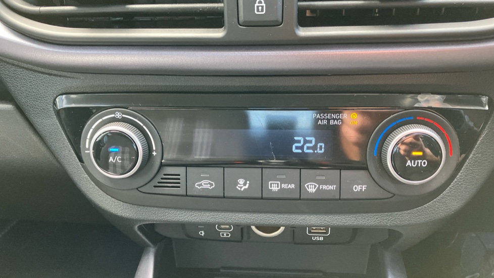 Hyundai i10 1.2 [79] Premium 5dr Auto [Nav] Petrol Hatchback - Image 45