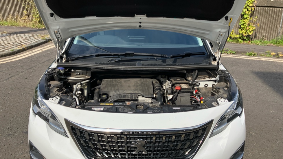 Peugeot 3008 1.2 PureTech Allure 5dr Petrol Estate - Image 8
