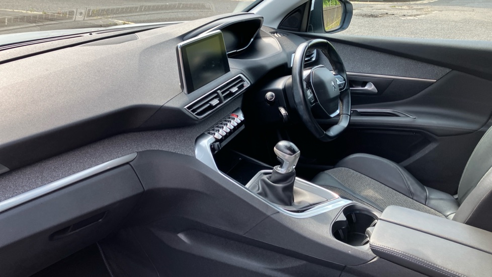 Peugeot 3008 1.2 PureTech Allure 5dr Petrol Estate - Image 9