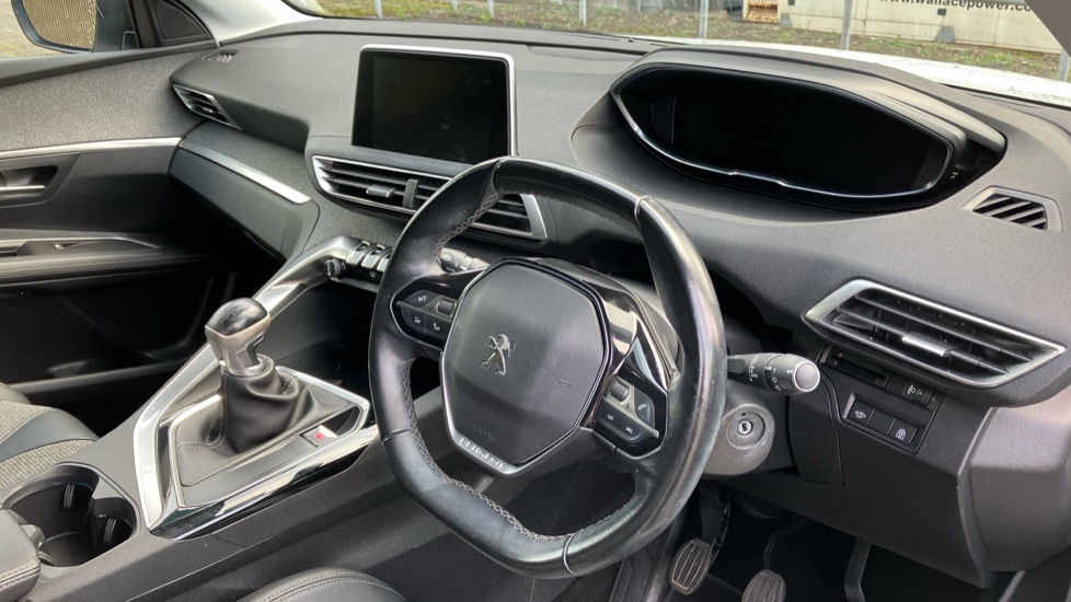 Peugeot 3008 1.2 PureTech Allure 5dr Petrol Estate - Image 11