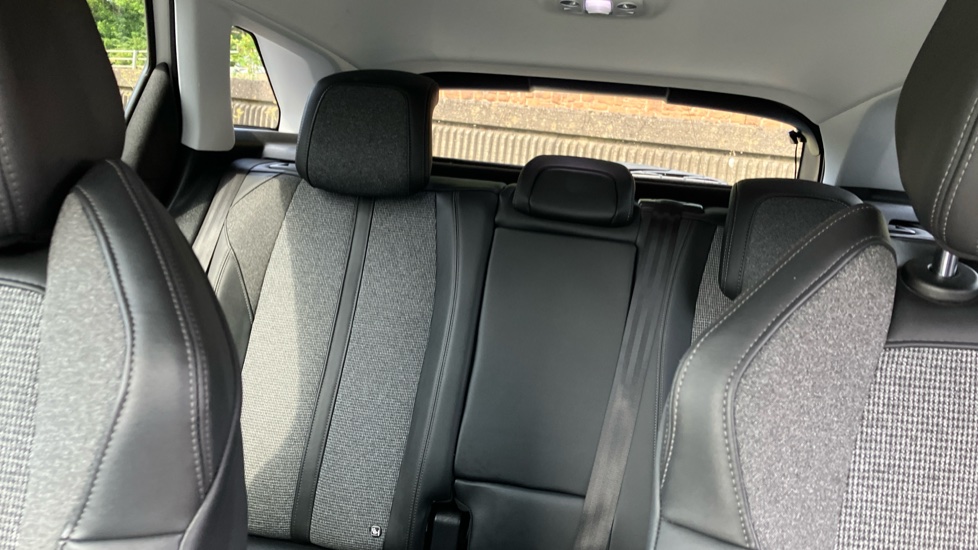 Peugeot 3008 1.2 PureTech Allure 5dr Petrol Estate - Image 15