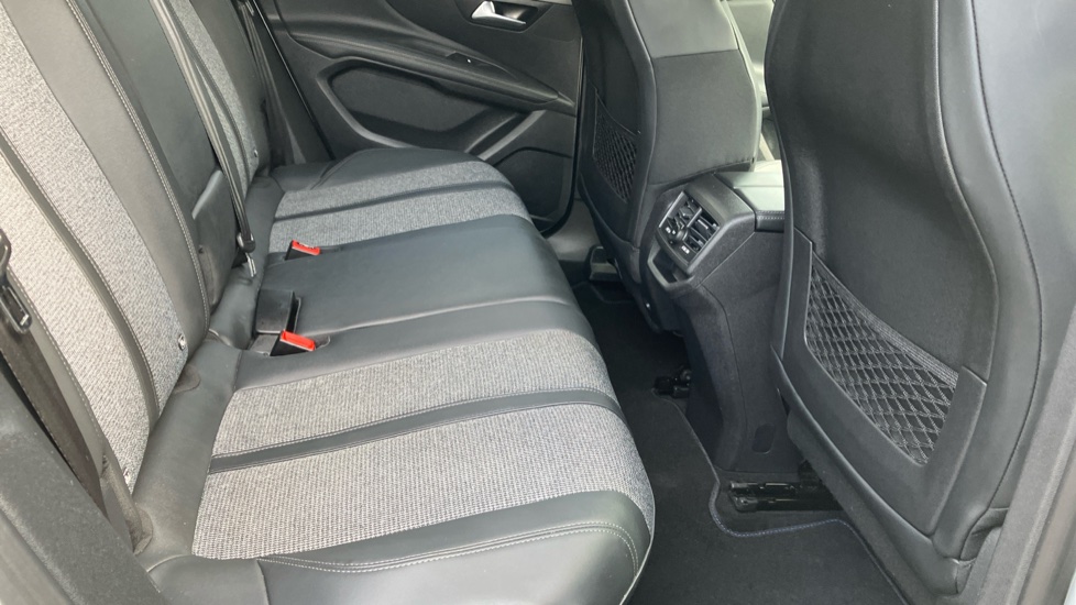 Peugeot 3008 1.2 PureTech Allure 5dr Petrol Estate - Image 16