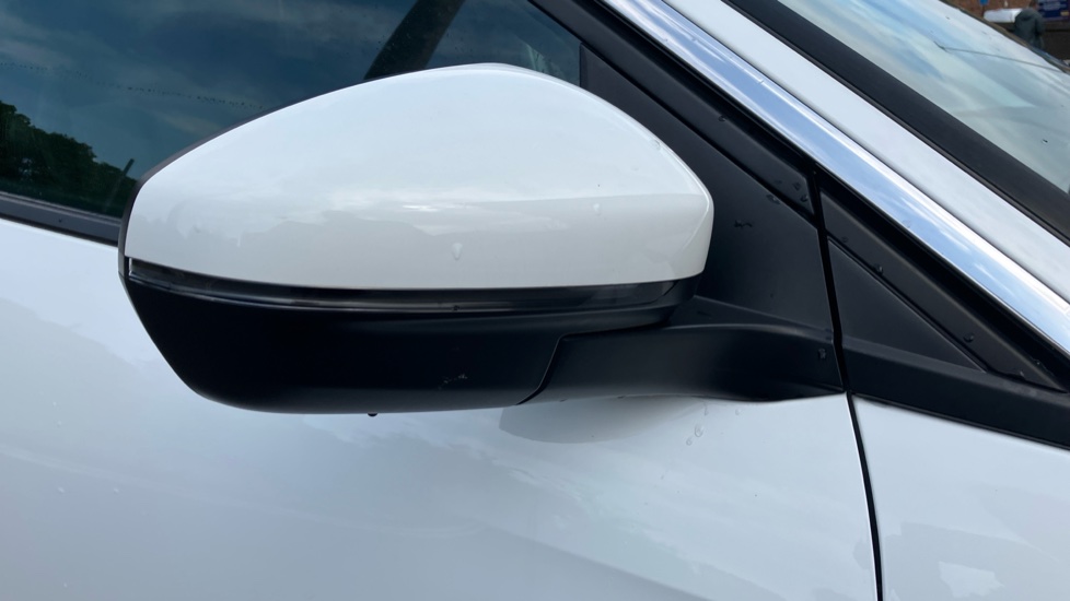 Peugeot 3008 1.2 PureTech Allure 5dr Petrol Estate - Image 22