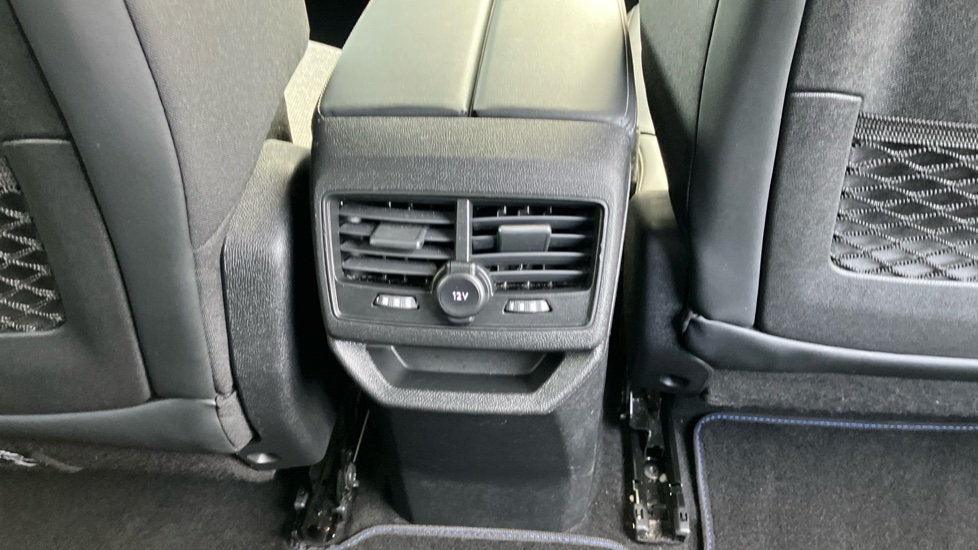 Peugeot 3008 1.2 PureTech Allure 5dr Petrol Estate - Image 32