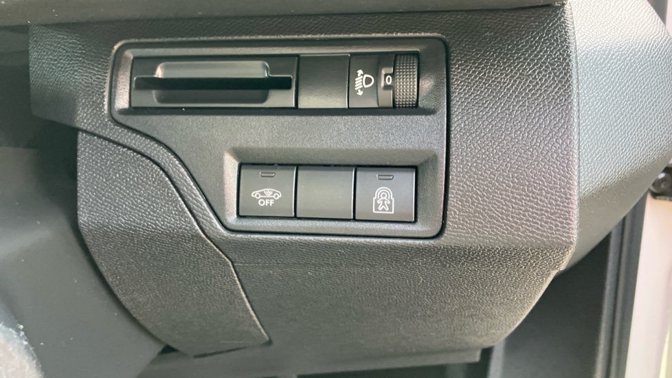 Peugeot 3008 1.2 PureTech Allure 5dr Petrol Estate - Image 36