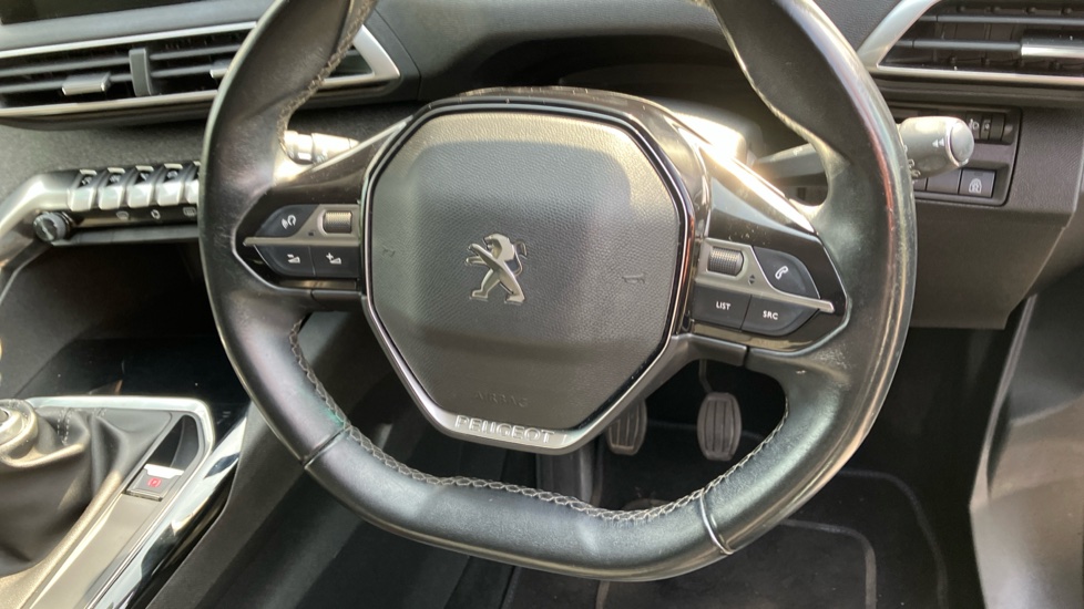 Peugeot 3008 1.2 PureTech Allure 5dr Petrol Estate - Image 37