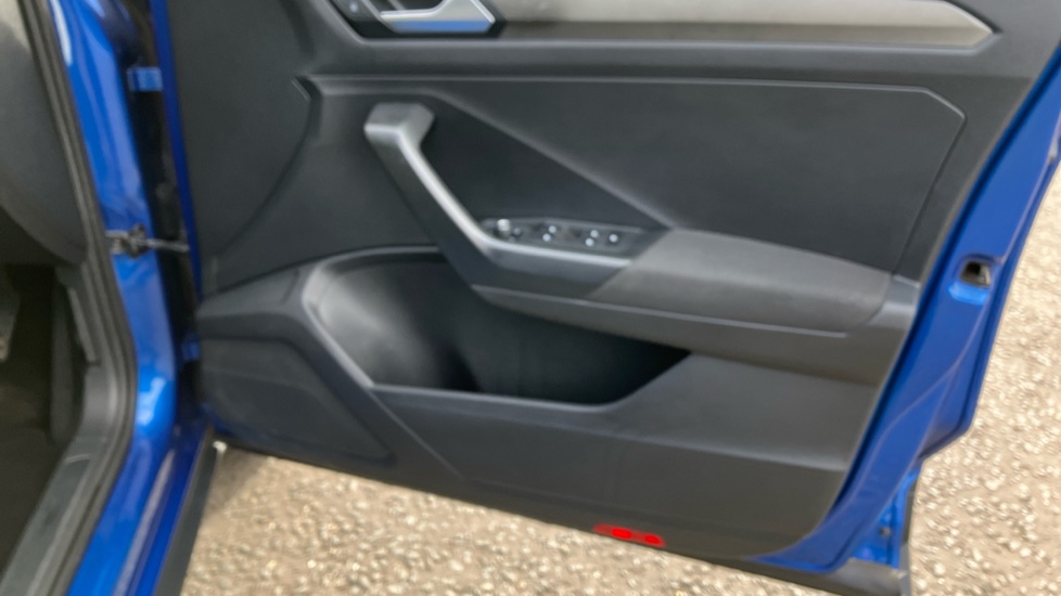 Volkswagen T-Roc 1.5 TSI EVO SE 5dr Petrol Hatchback - Image 30