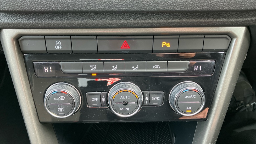 Volkswagen T-Roc 1.5 TSI EVO SE 5dr Petrol Hatchback - Image 44