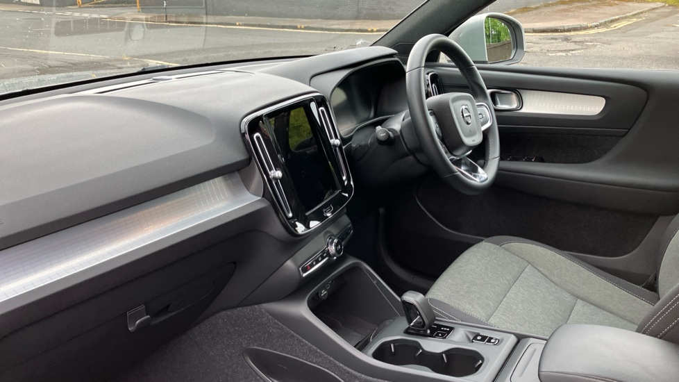 Volvo XC40 2.0 B3P Core 5dr Auto Petrol Estate - Image 9