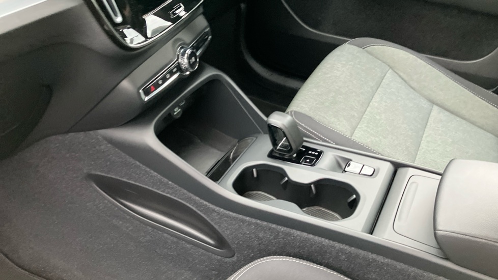 Volvo XC40 2.0 B3P Core 5dr Auto Petrol Estate - Image 13