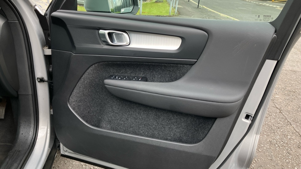 Volvo XC40 2.0 B3P Core 5dr Auto Petrol Estate - Image 30