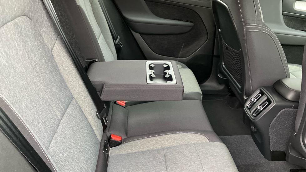 Volvo XC40 2.0 B3P Core 5dr Auto Petrol Estate - Image 33