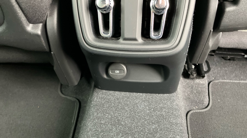 Volvo XC40 2.0 B3P Core 5dr Auto Petrol Estate - Image 34