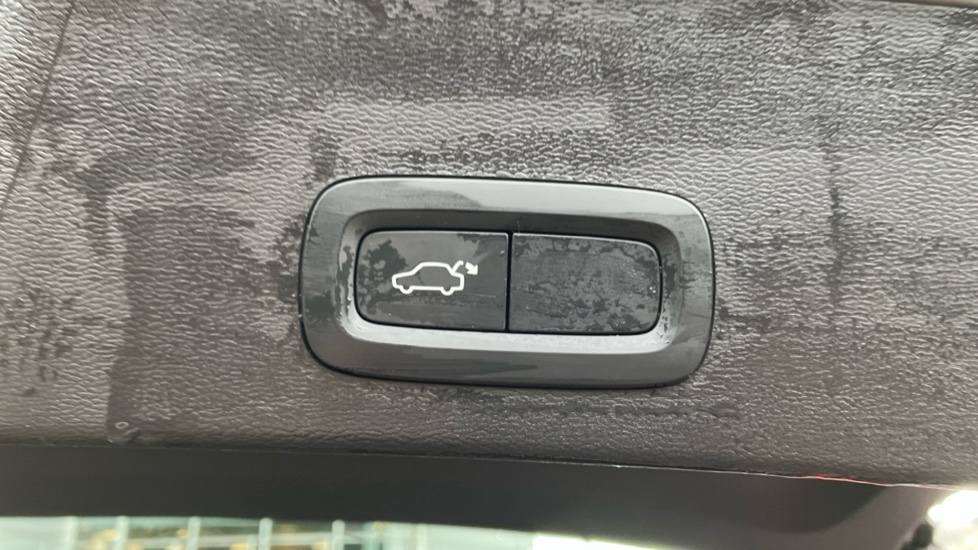 Volvo XC40 2.0 B3P Core 5dr Auto Petrol Estate - Image 35