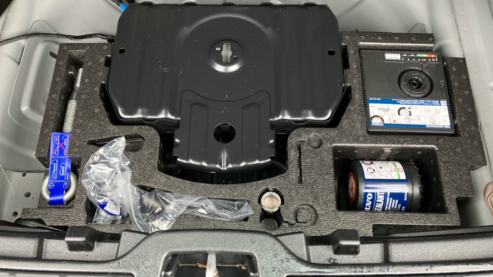Volvo XC40 2.0 B3P Core 5dr Auto Petrol Estate - Image 39