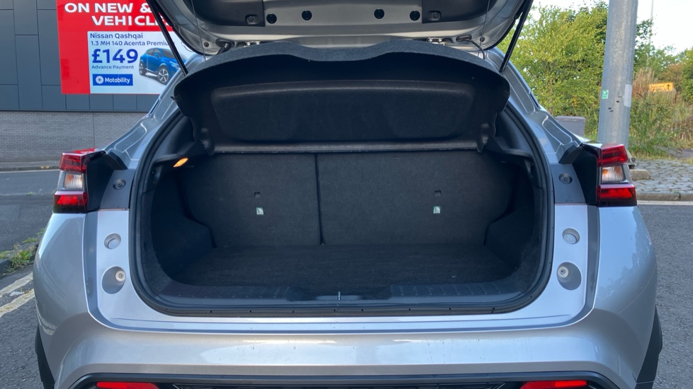 Nissan Juke 1.6 Hybrid Tekna 5dr Auto Hybrid Hatchback - Image 4
