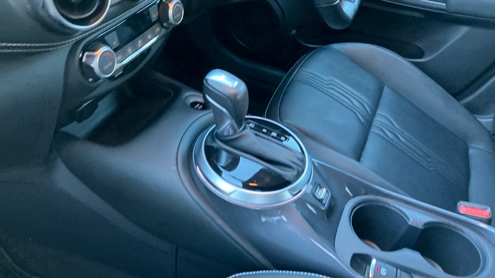 Nissan Juke 1.6 Hybrid Tekna 5dr Auto Hybrid Hatchback - Image 13