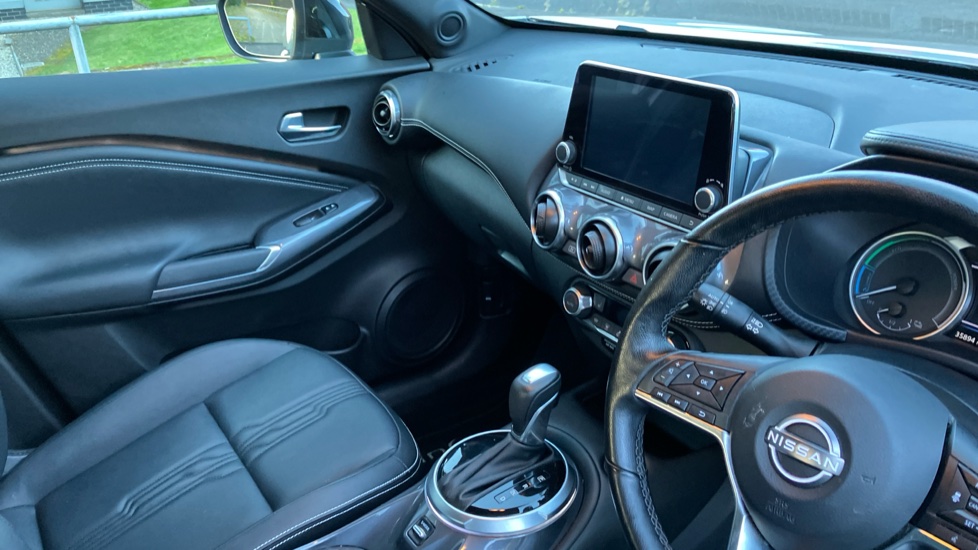 Nissan Juke 1.6 Hybrid Tekna 5dr Auto Hybrid Hatchback - Image 14