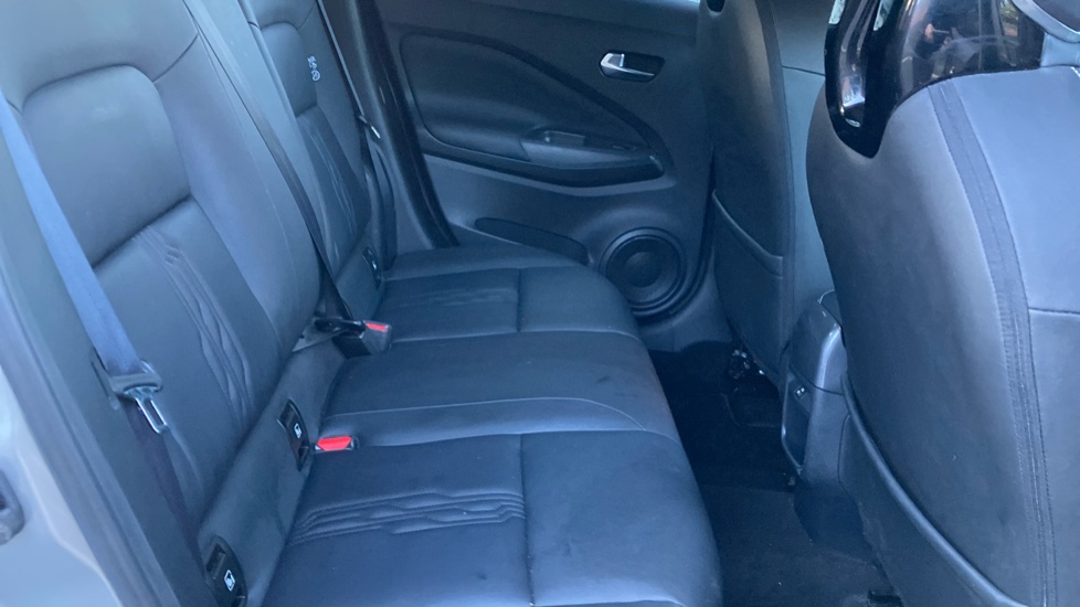 Nissan Juke 1.6 Hybrid Tekna 5dr Auto Hybrid Hatchback - Image 16