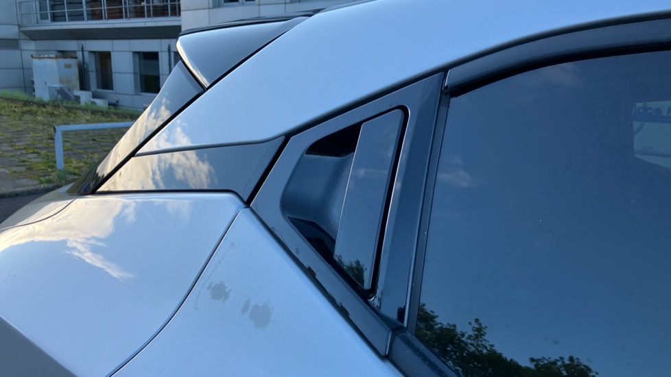 Nissan Juke 1.6 Hybrid Tekna 5dr Auto Hybrid Hatchback - Image 24