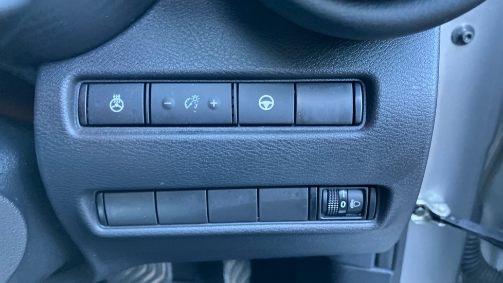 Nissan Juke 1.6 Hybrid Tekna 5dr Auto Hybrid Hatchback - Image 42