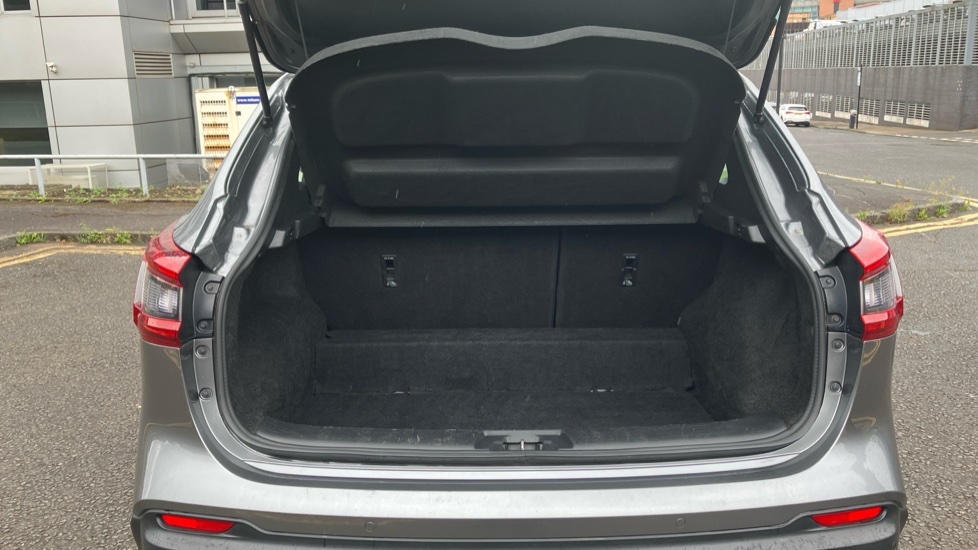 Nissan Qashqai 1.3 DiG-T Acenta Premium 5dr Petrol Hatchback - Image 4