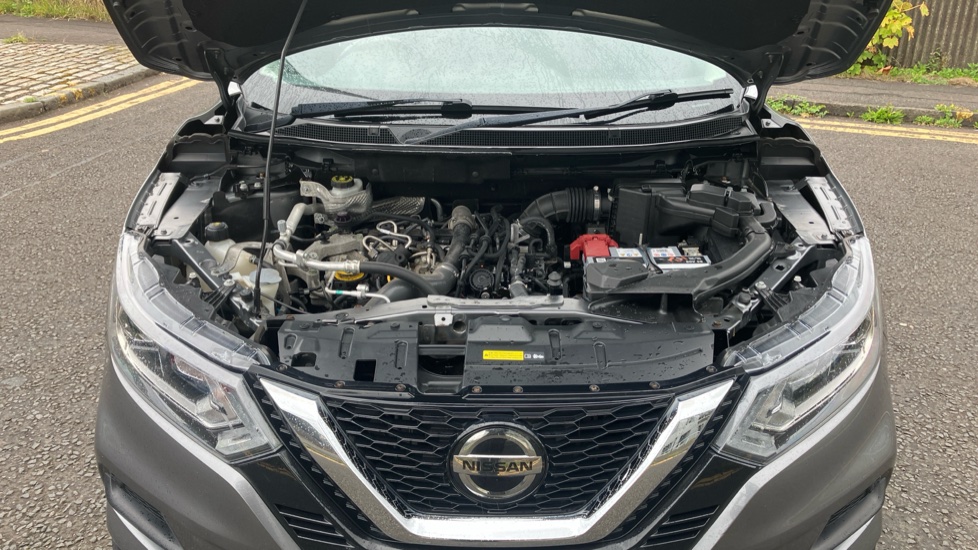 Nissan Qashqai 1.3 DiG-T Acenta Premium 5dr Petrol Hatchback - Image 8