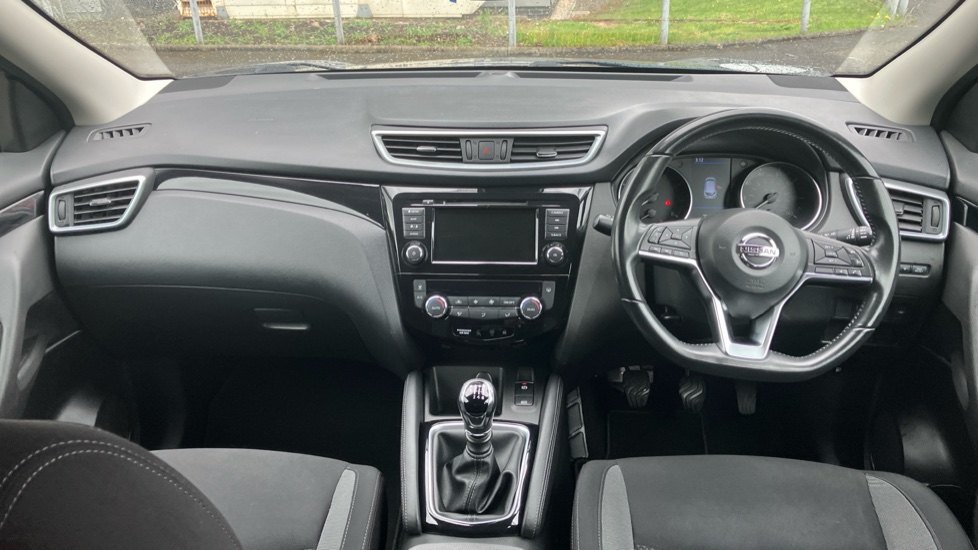Nissan Qashqai 1.3 DiG-T Acenta Premium 5dr Petrol Hatchback - Image 10