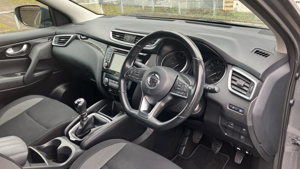 Nissan Qashqai 1.3 DiG-T Acenta Premium 5dr Petrol Hatchback - Image 11
