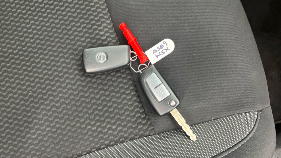 Nissan Qashqai 1.3 DiG-T Acenta Premium 5dr Petrol Hatchback - Image 20