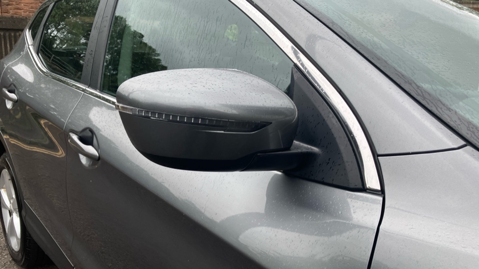 Nissan Qashqai 1.3 DiG-T Acenta Premium 5dr Petrol Hatchback - Image 22