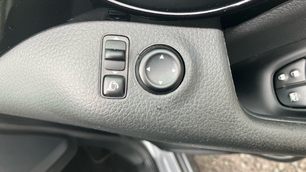 Nissan Qashqai 1.3 DiG-T Acenta Premium 5dr Petrol Hatchback - Image 28