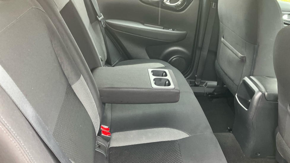 Nissan Qashqai 1.3 DiG-T Acenta Premium 5dr Petrol Hatchback - Image 33
