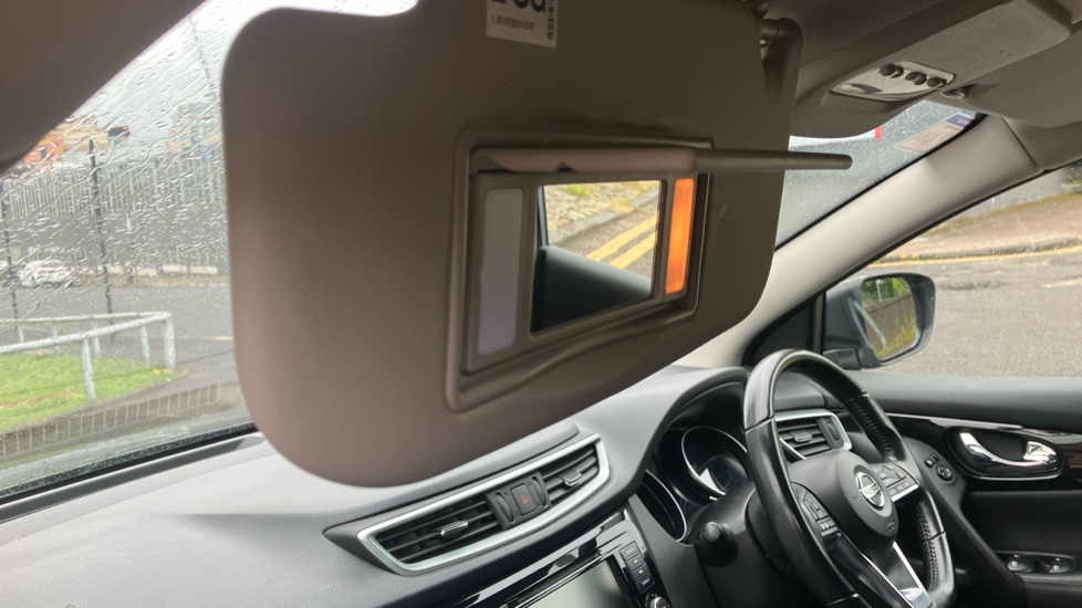 Nissan Qashqai 1.3 DiG-T Acenta Premium 5dr Petrol Hatchback - Image 38
