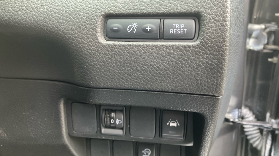 Nissan Qashqai 1.3 DiG-T Acenta Premium 5dr Petrol Hatchback - Image 39