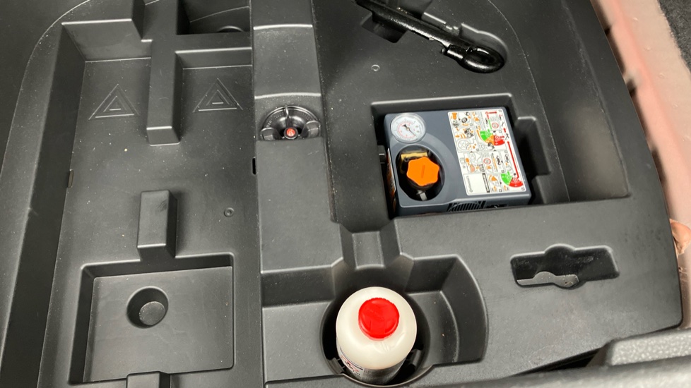 Nissan Juke 1.0 DiG-T 114 N-Connecta 5dr Petrol Hatchback - Image 29