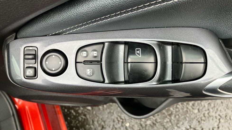 Nissan Juke 1.0 DiG-T 114 N-Connecta 5dr Petrol Hatchback - Image 32