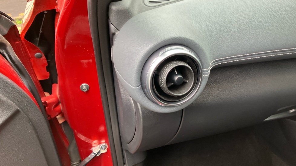 Nissan Juke 1.0 DiG-T 114 N-Connecta 5dr Petrol Hatchback - Image 37