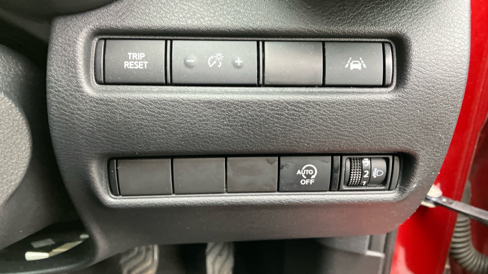 Nissan Juke 1.0 DiG-T 114 N-Connecta 5dr Petrol Hatchback - Image 40