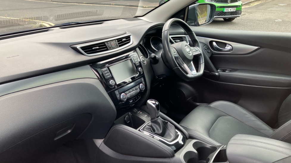 Nissan Qashqai 1.3 DiG-T 160 Tekna 5dr DCT Petrol Hatchback - Image 9