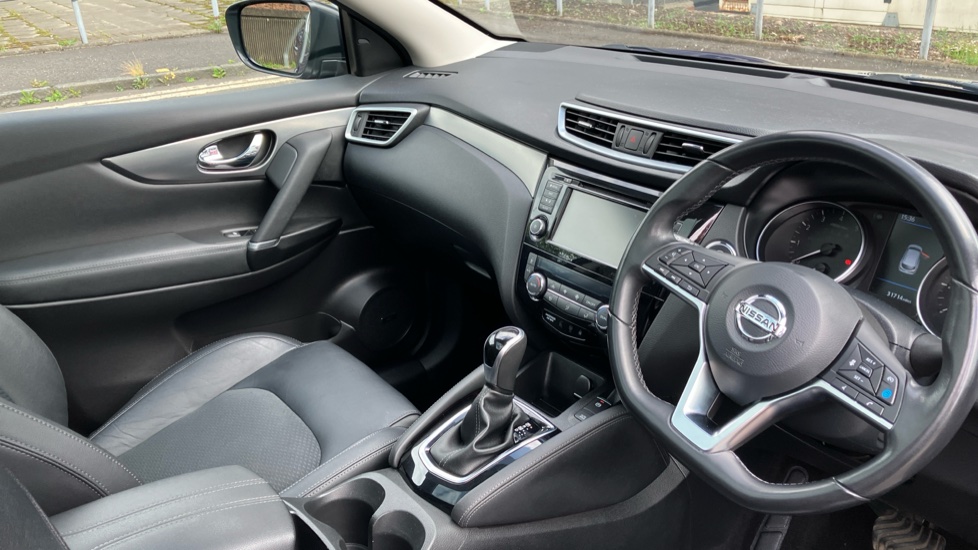 Nissan Qashqai 1.3 DiG-T 160 Tekna 5dr DCT Petrol Hatchback - Image 14