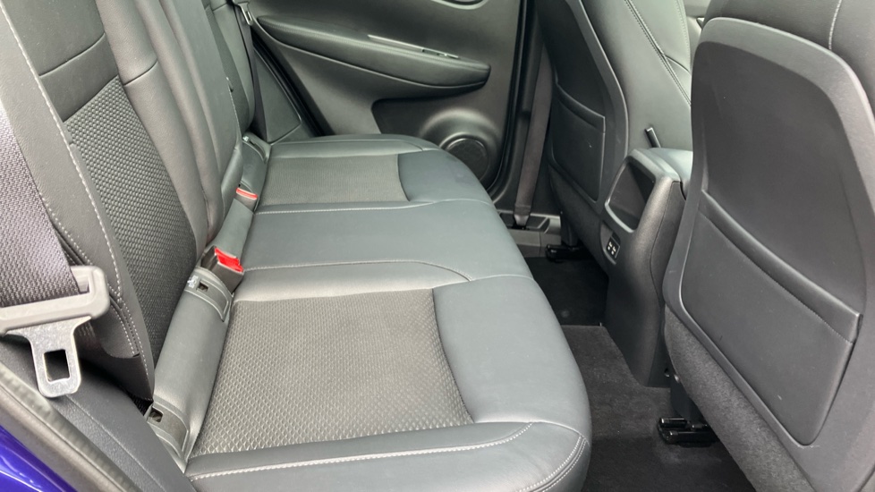 Nissan Qashqai 1.3 DiG-T 160 Tekna 5dr DCT Petrol Hatchback - Image 16