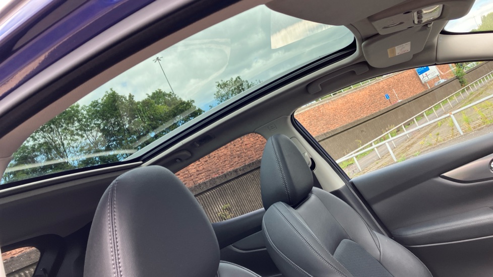 Nissan Qashqai 1.3 DiG-T 160 Tekna 5dr DCT Petrol Hatchback - Image 26