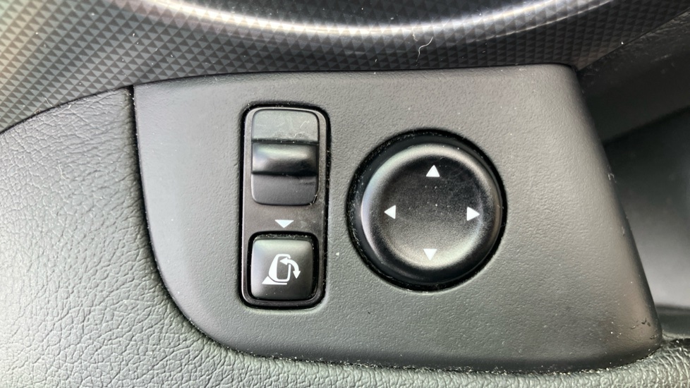 Nissan Qashqai 1.3 DiG-T 160 Tekna 5dr DCT Petrol Hatchback - Image 29